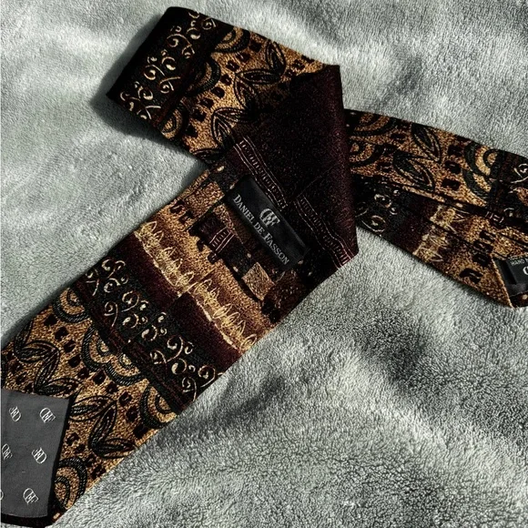 Tie DANIEL DE FASSON 100% Silk Handmade Designer EXCELLENT CONDITION - Picture 5 of 7